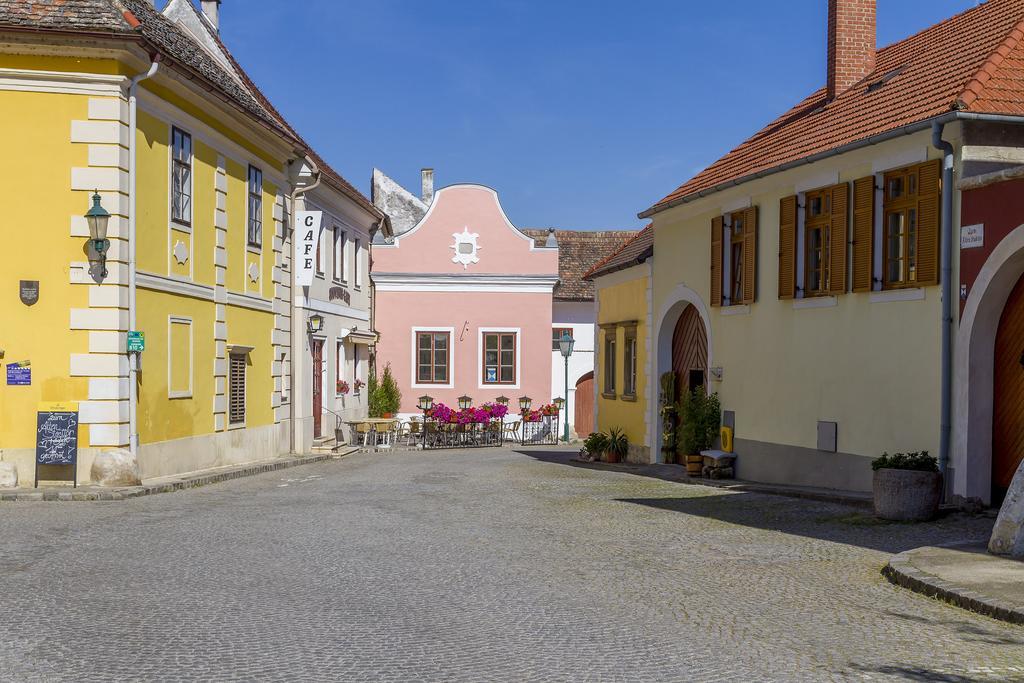 Unser Rosa Haus Fuer Sie Appartement